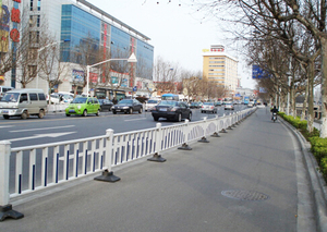 公路隔离栏